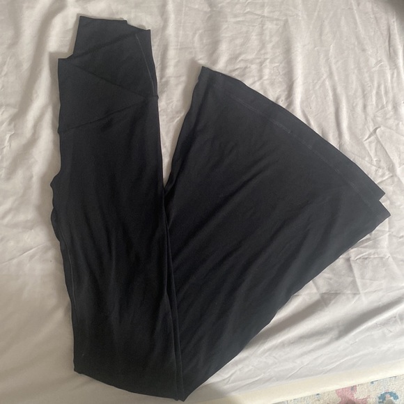 OFFLINE By Aerie Real Me High Waisted Crossover Flare Legging - Picture 2 of 2